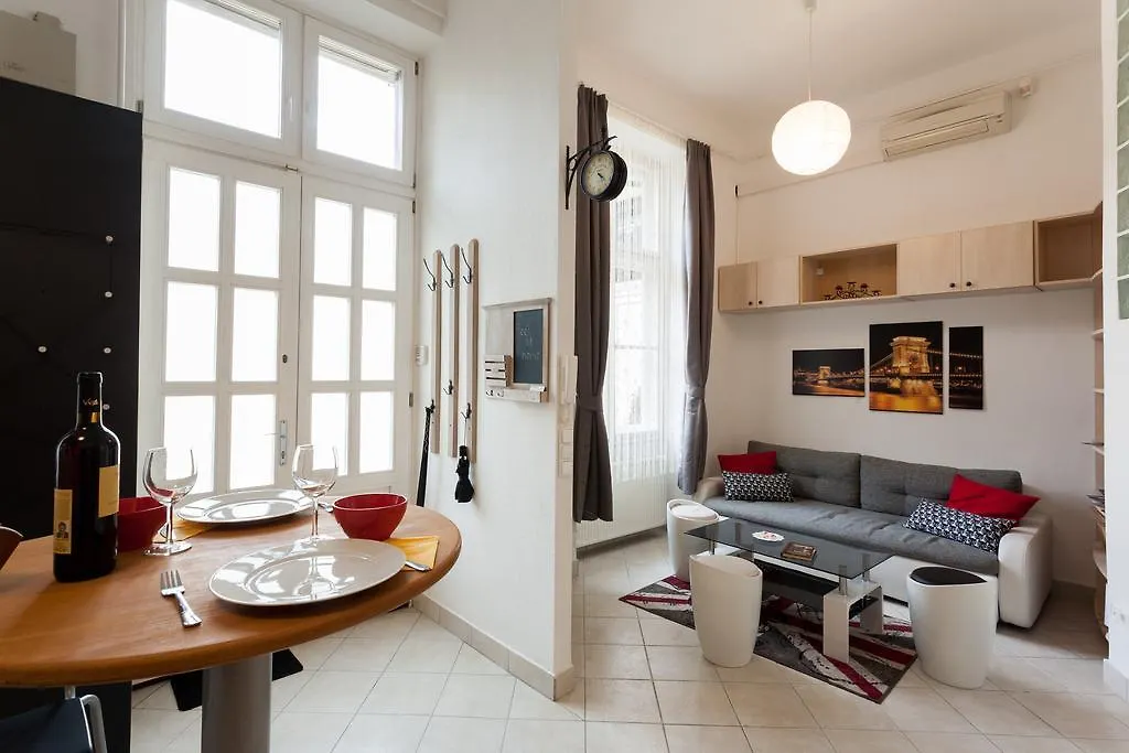 Feel At Home Apartment Budapest